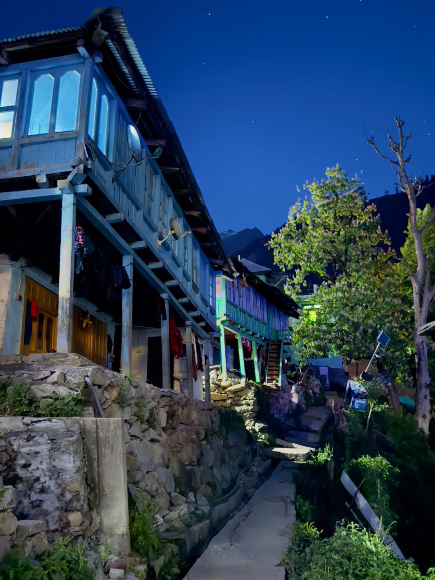 Yellowjackets Hostel Tosh Esterno foto