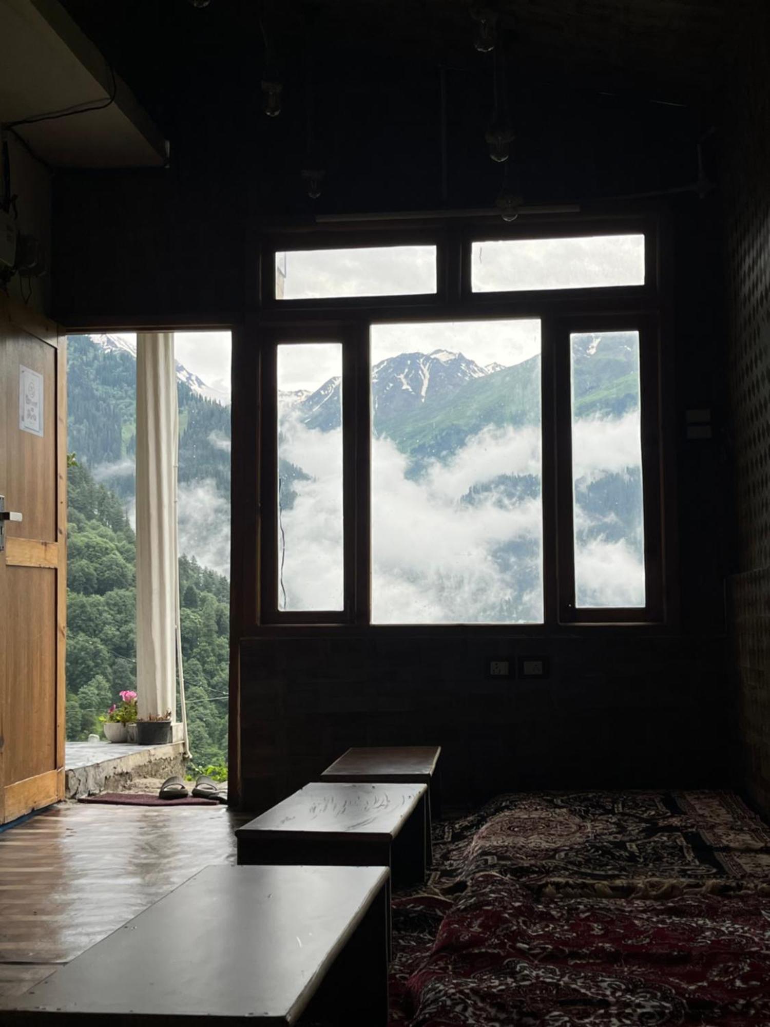 Yellowjackets Hostel Tosh Esterno foto